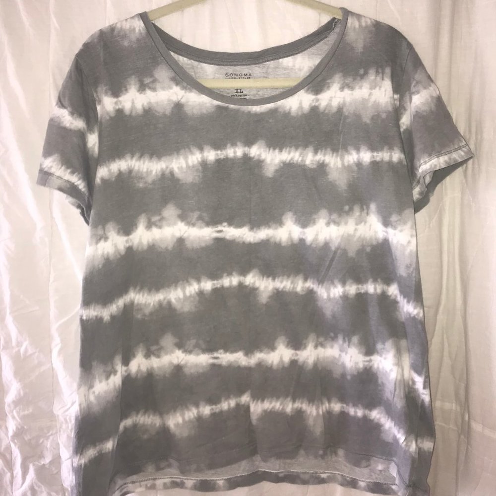 Gray and White Sonoma Every Day Tee Size XL